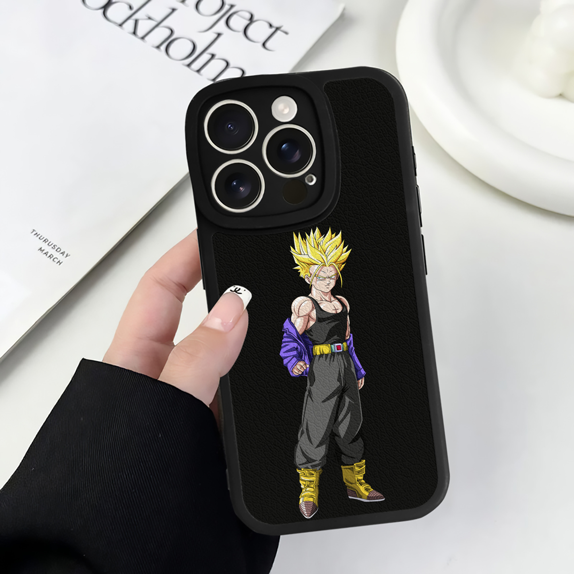 （画像用） ドラゴンボール トランクス（Torankusu）DRAGON BALL Trunks 【iPhone 16シリーズ対応】シリコンスマホケース（レザー調） 材質：シリコン